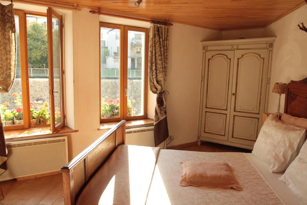 Golden Lion Bed and Breakfast Bouillon Exteriör bild