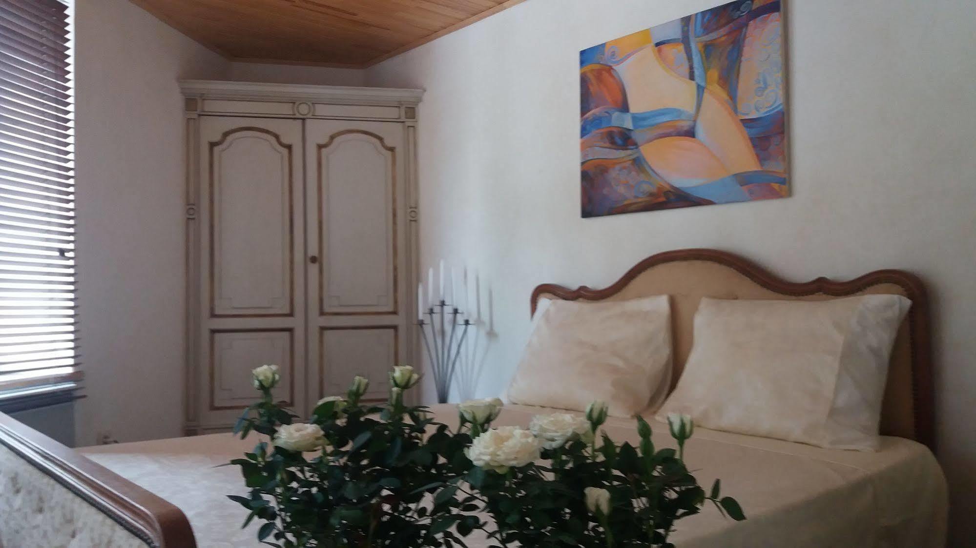Golden Lion Bed and Breakfast Bouillon Exteriör bild